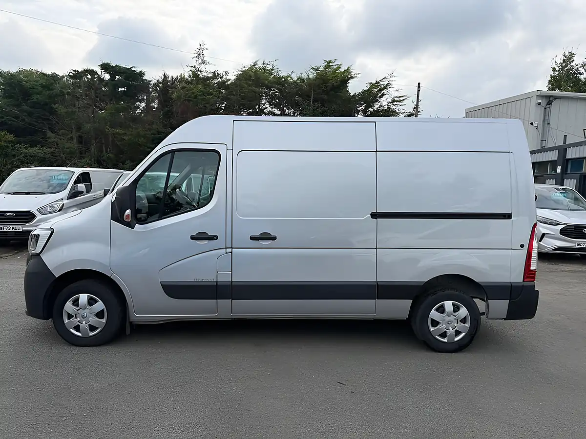 Used 2023 Renault Master Business+ Grey - Interior and Exterior details 5