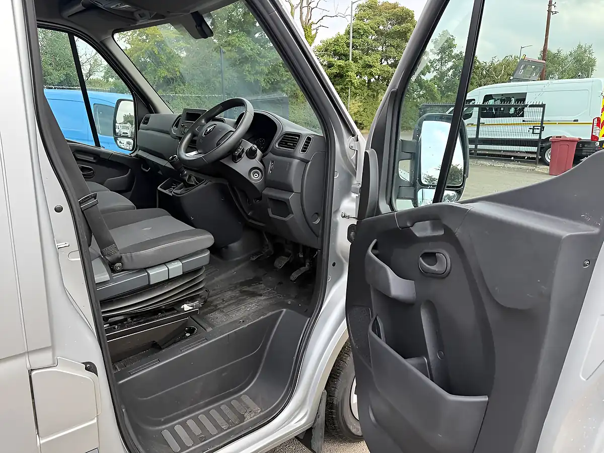 Used 2023 Renault Master Business+ Grey - Interior and Exterior details 11