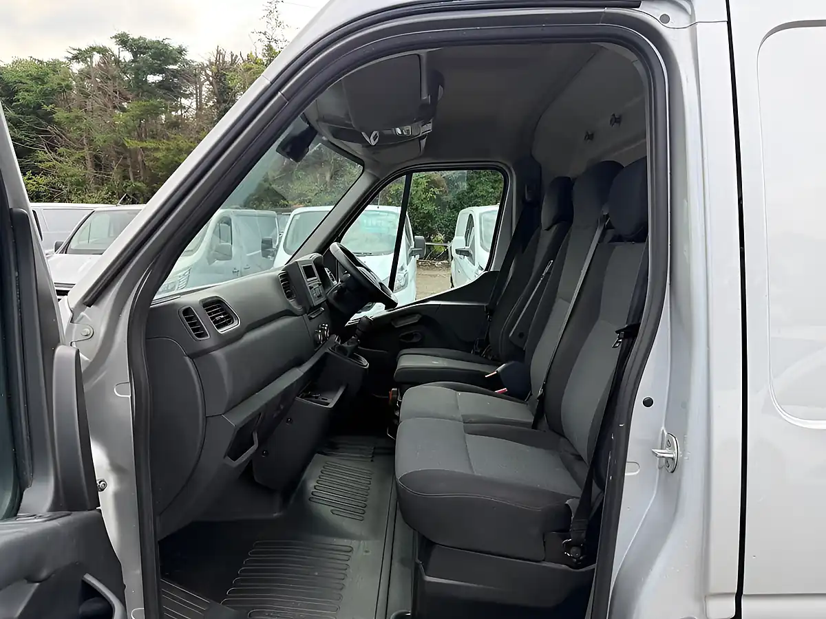 Used 2023 Renault Master Business+ Grey - Interior and Exterior details 15
