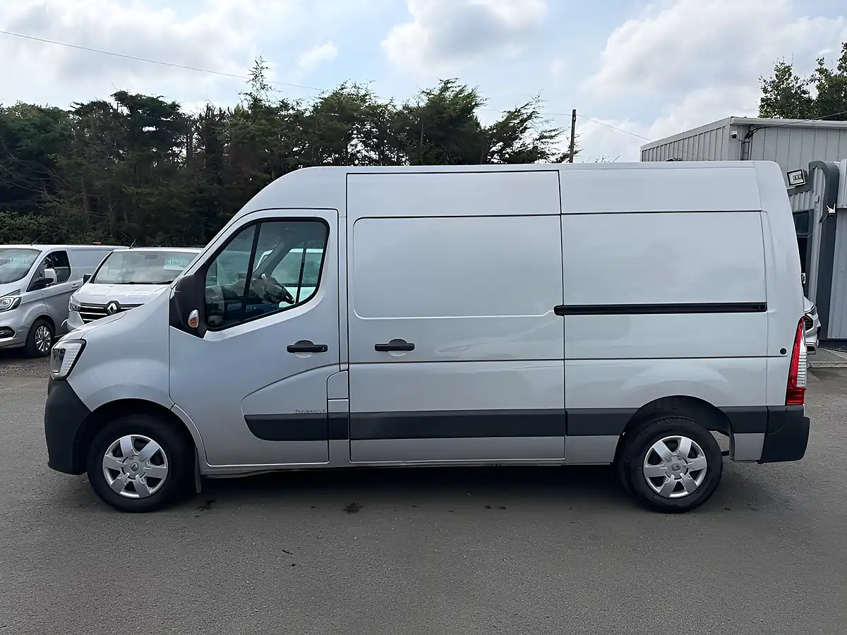 Used 2023 Renault Master Business+ Grey - Interior and Exterior details 5