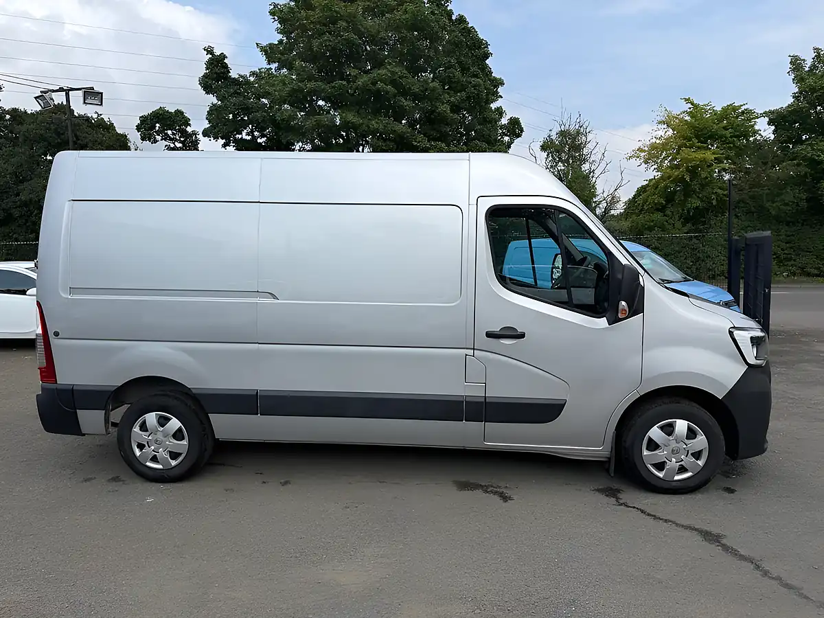 Used 2023 Renault Master Business+ Grey - Interior and Exterior details 8
