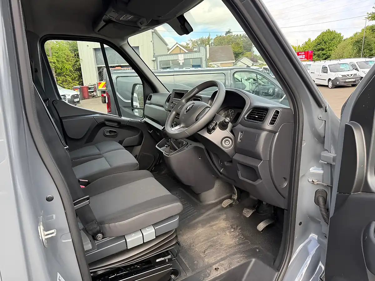 Used 2023 Renault Master Business+ Grey - Interior and Exterior details 13
