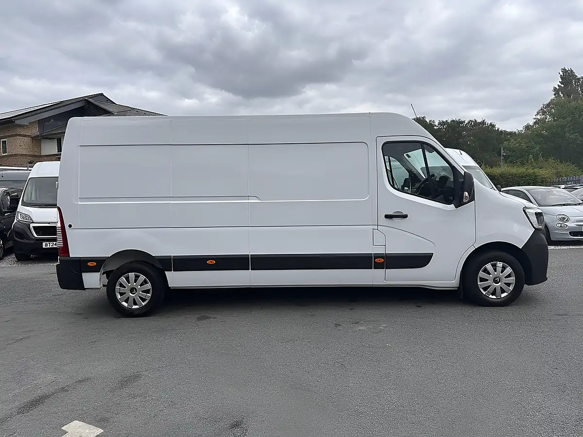 Used 2023 Renault Master Business+ L3H2 Mineral White - Interior and Exterior details 8