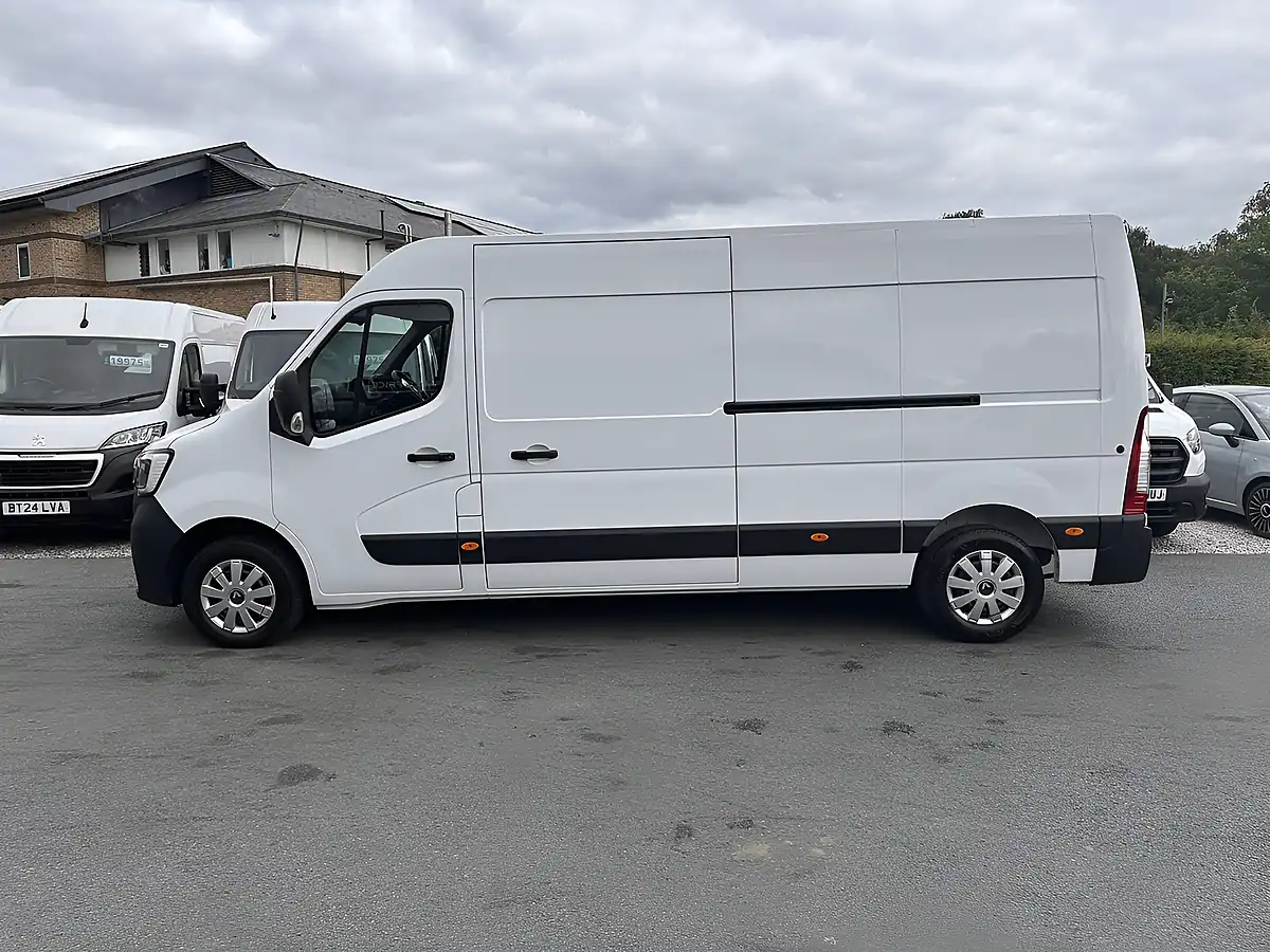 Used 2023 Renault Master Business+ L3H2 Mineral White - Interior and Exterior details 9