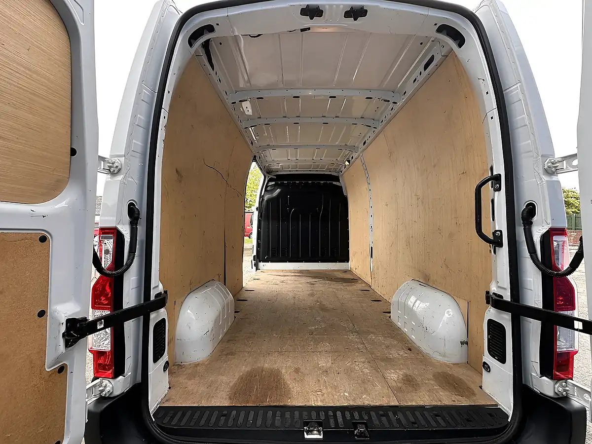 Used 2023 Renault Master Business+ Mineral White - Interior and Exterior details 11