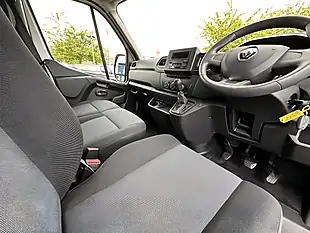 Used 2023 Renault Master Business+ Mineral White - Interior and Exterior details 15