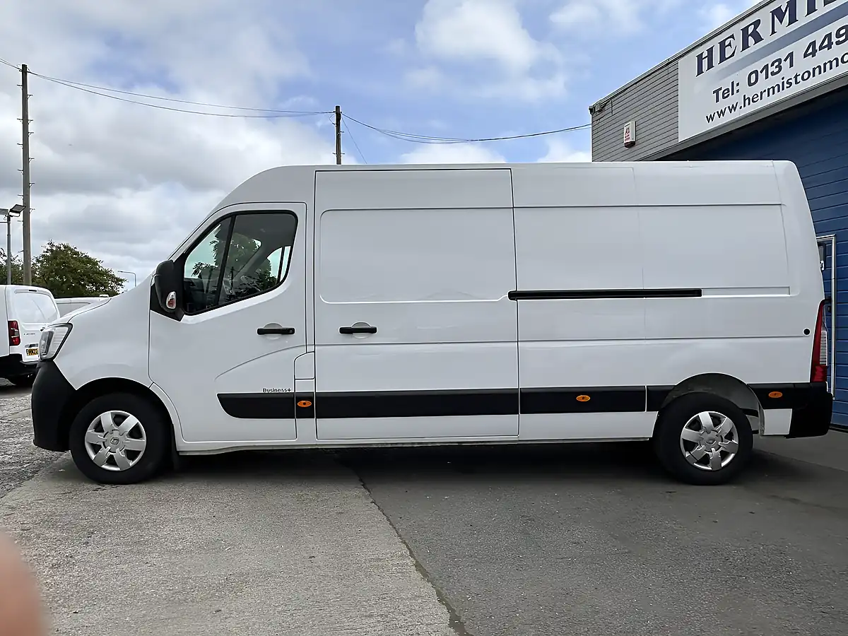Used 2023 Renault Master Business+ Mineral White - Interior and Exterior details 5