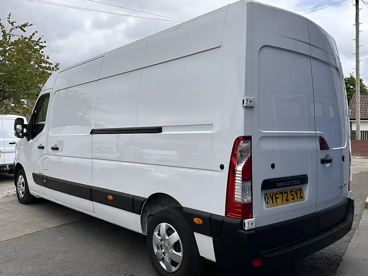 Used 2023 Renault Master Business+ Mineral White - Interior and Exterior details 7