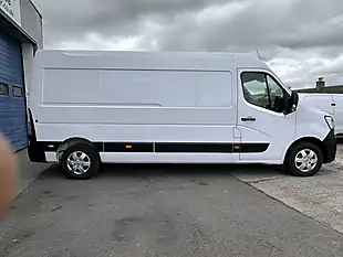Used 2023 Renault Master Business+ Mineral White - Interior and Exterior details 9