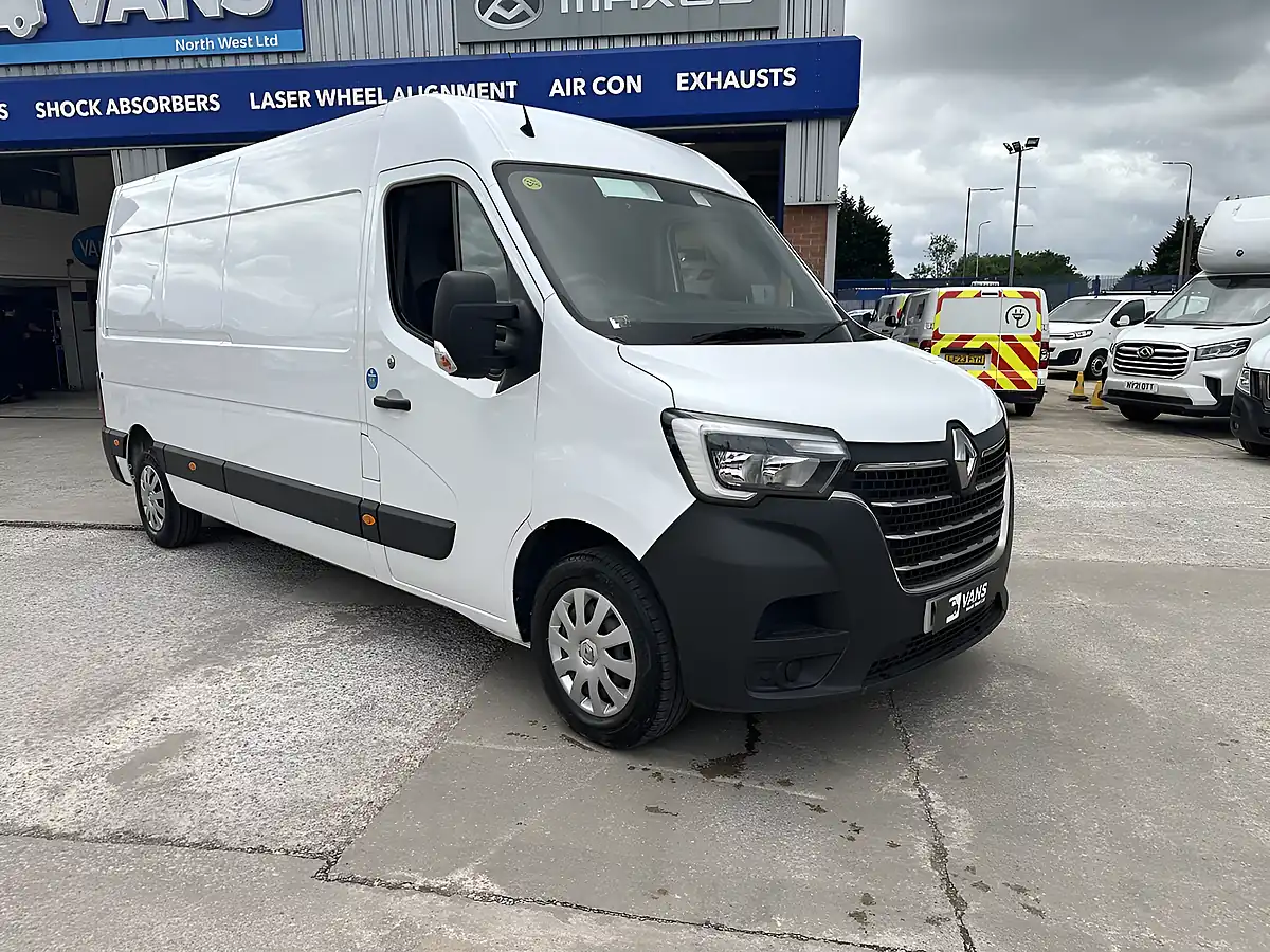 Used 2023 Renault Master Business+ Mineral White - Front View