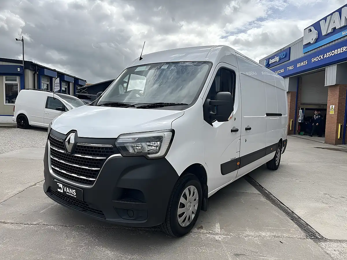 Used 2023 Renault Master Business+ Mineral White - Interior and Exterior details 10
