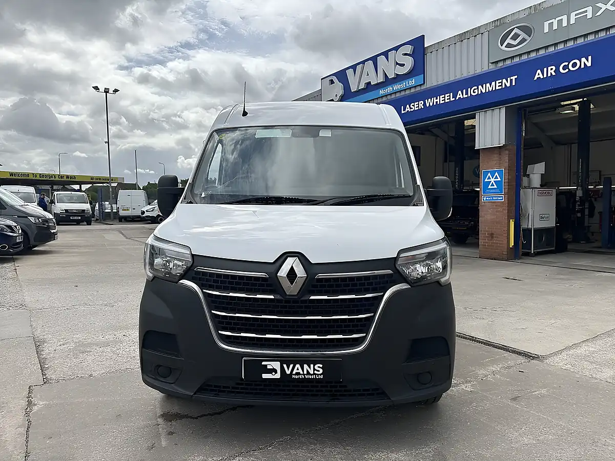 Used 2023 Renault Master Business+ Mineral White - Interior and Exterior details 12