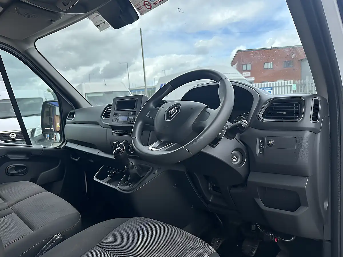 Used 2023 Renault Master Business+ Mineral White - Interior and Exterior details 16