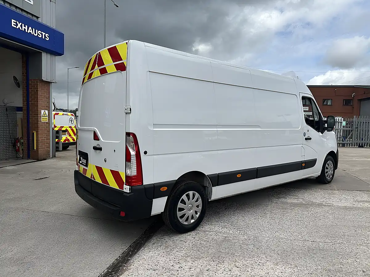 Used 2023 Renault Master Business+ Mineral White - Interior and Exterior details 4