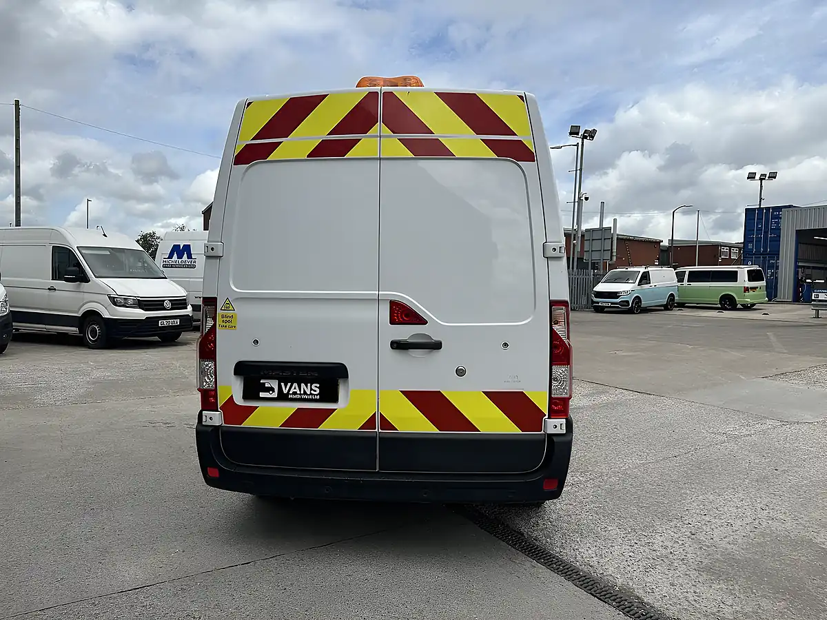Used 2023 Renault Master Business+ Mineral White - Interior and Exterior details 5
