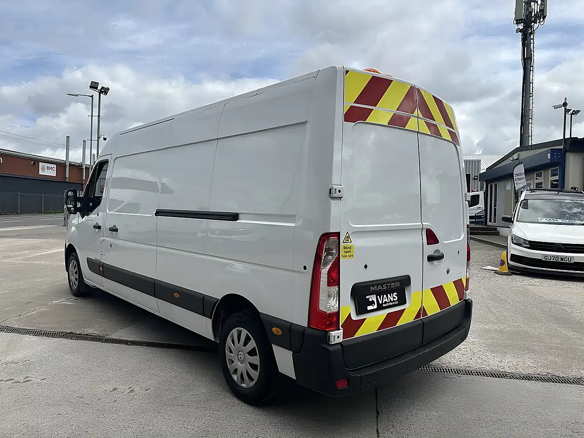 Used 2023 Renault Master Business+ Mineral White - Interior and Exterior details 6
