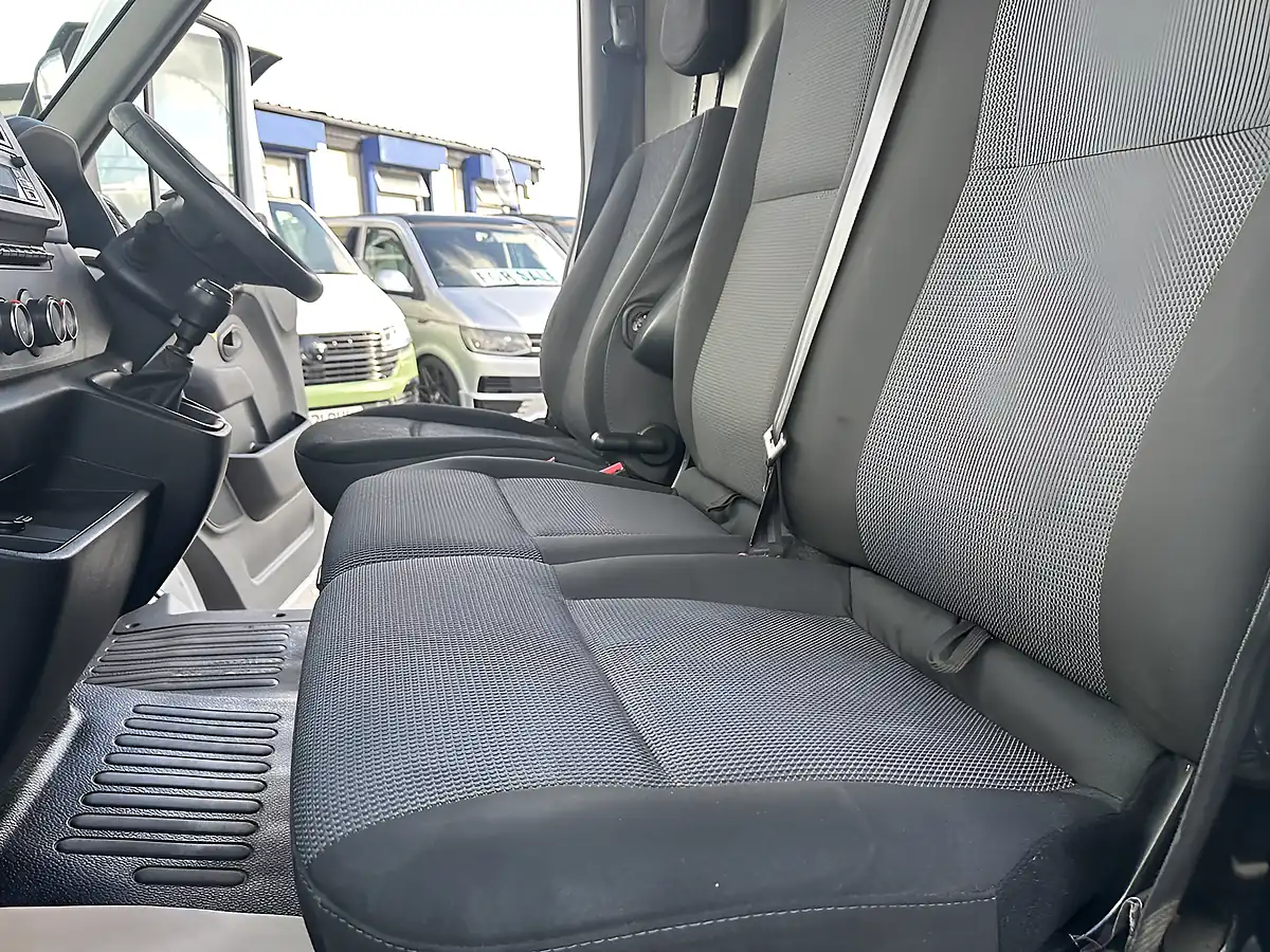 Used 2023 Renault Master Business+ Mineral White - Interior and Exterior details 15