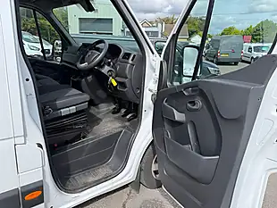 Used 2023 Renault Master Business Plus White - Interior and Exterior details 13