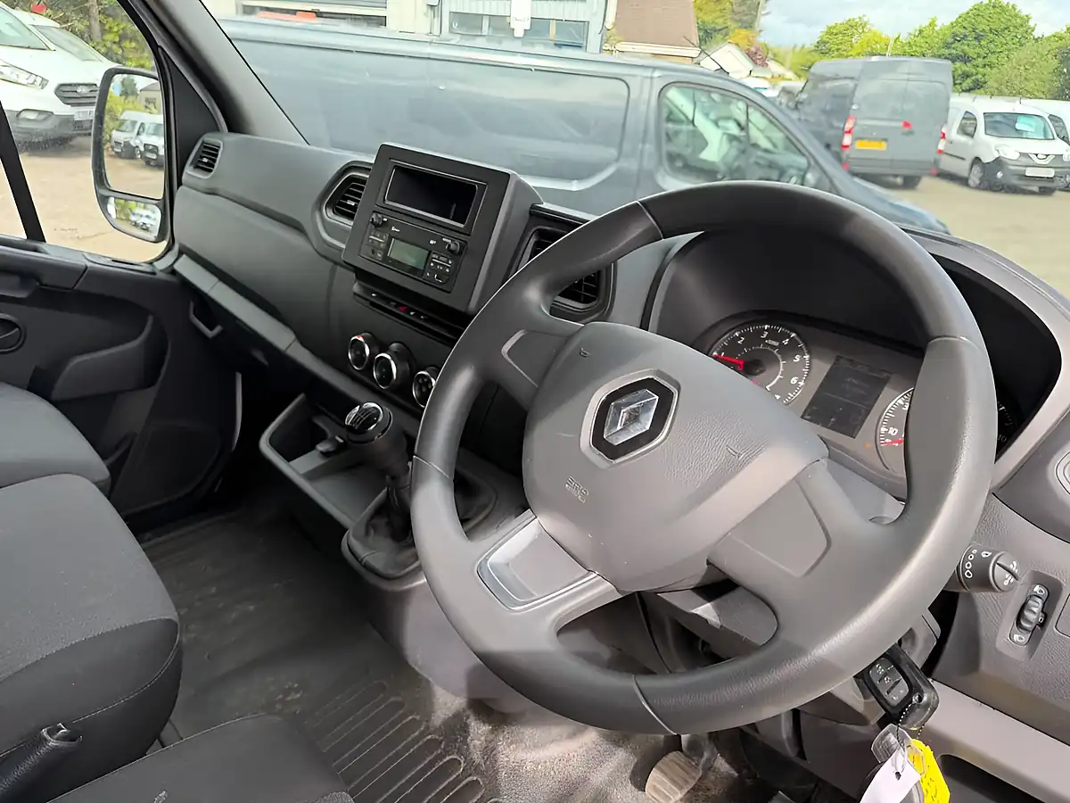 Used 2023 Renault Master Business Plus White - Interior and Exterior details 15