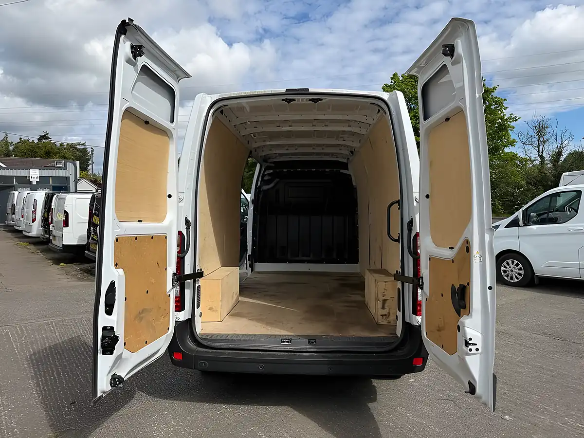 Used 2023 Renault Master Business Plus White - Interior and Exterior details 4