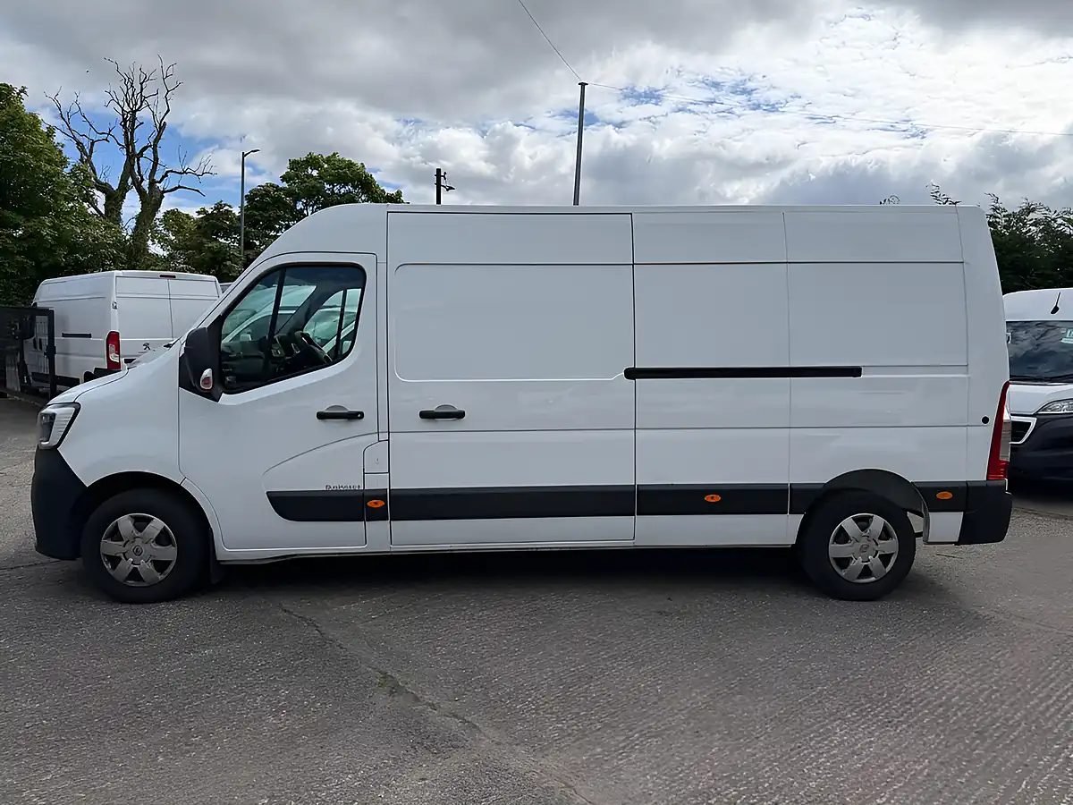 Used 2023 Renault Master Business Plus White - Interior and Exterior details 7