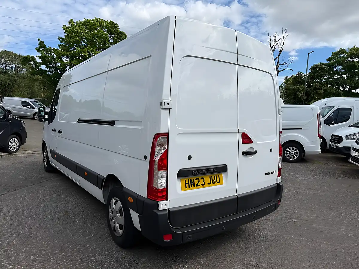 Used 2023 Renault Master Business Plus White - Interior and Exterior details 8
