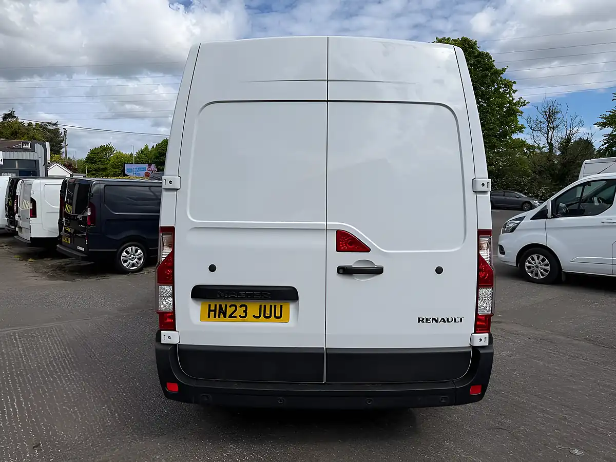 Used 2023 Renault Master Business Plus White - Interior and Exterior details 9