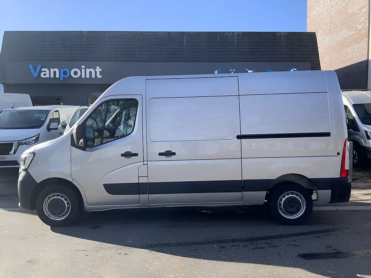 Used 2023 Renault Master Business Star Grey - Interior and Exterior details 7