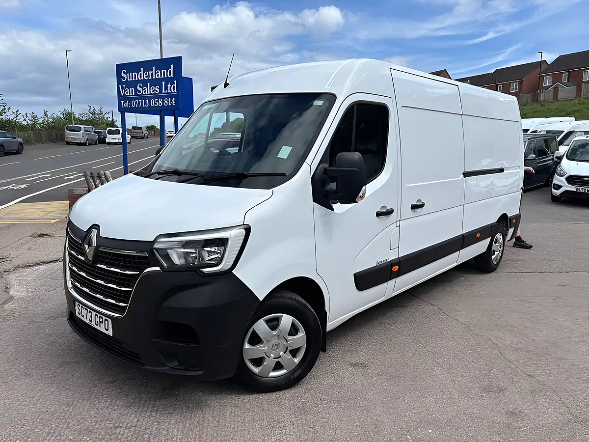Used 2023 Renault Master Business+ White - Front View