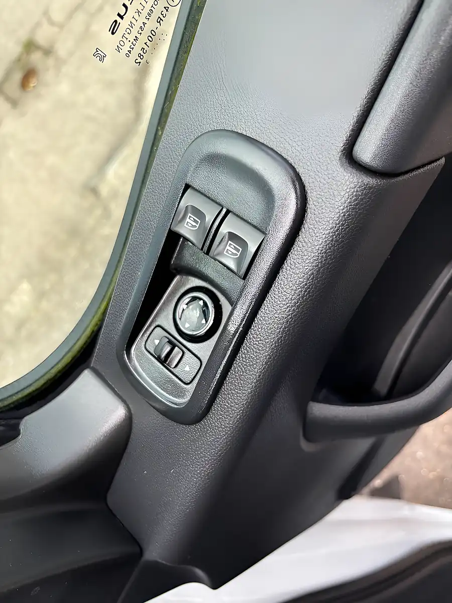 Used 2023 Renault Master Business+ White - Interior and Exterior details 10