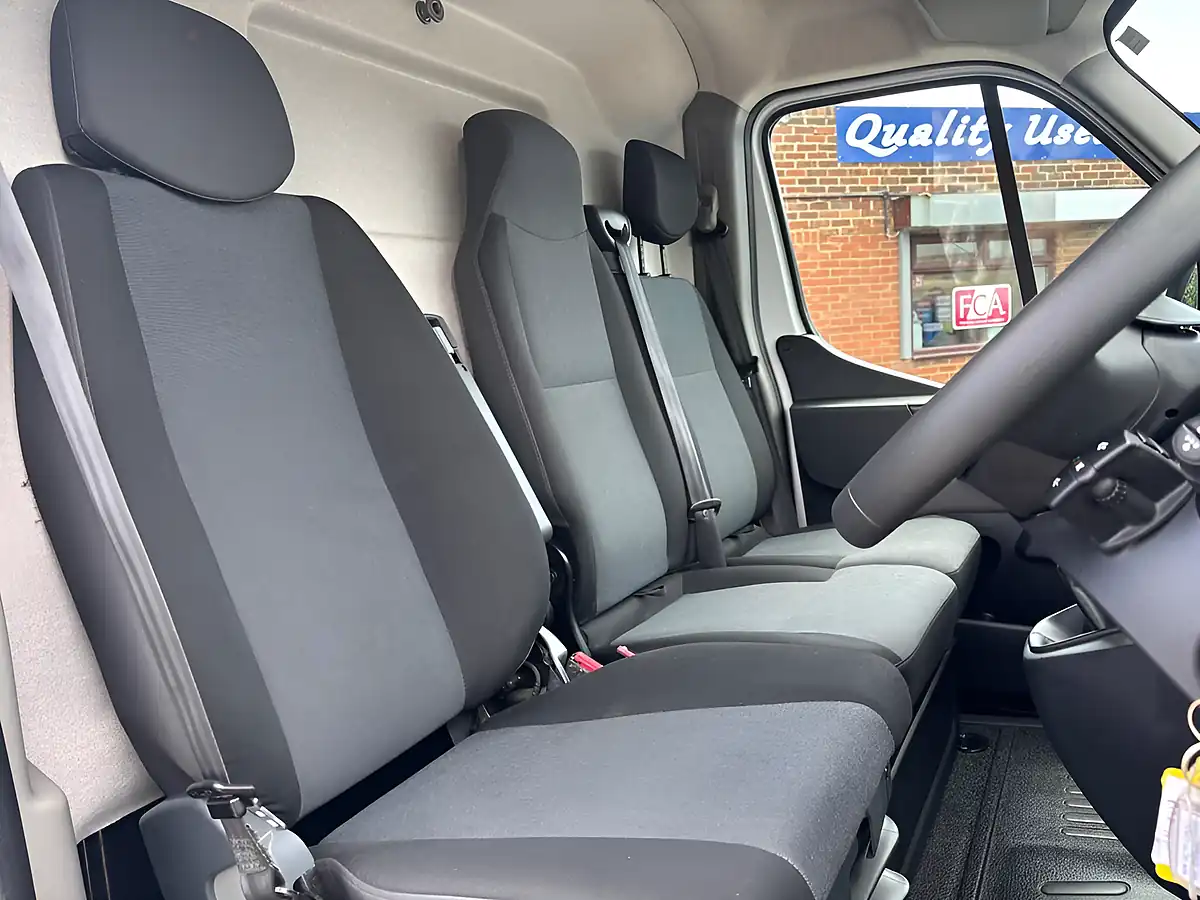 Used 2023 Renault Master Business+ White - Interior and Exterior details 13