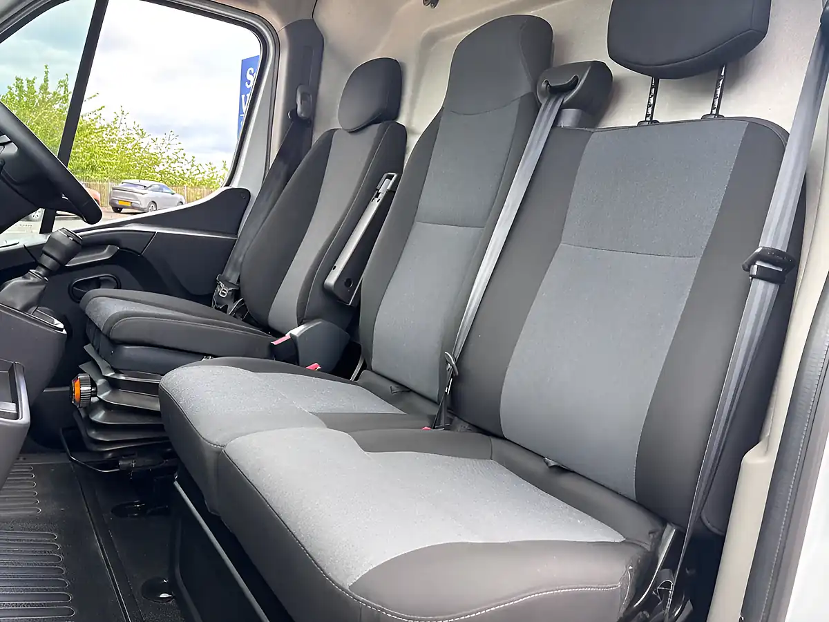 Used 2023 Renault Master Business+ White - Interior and Exterior details 14