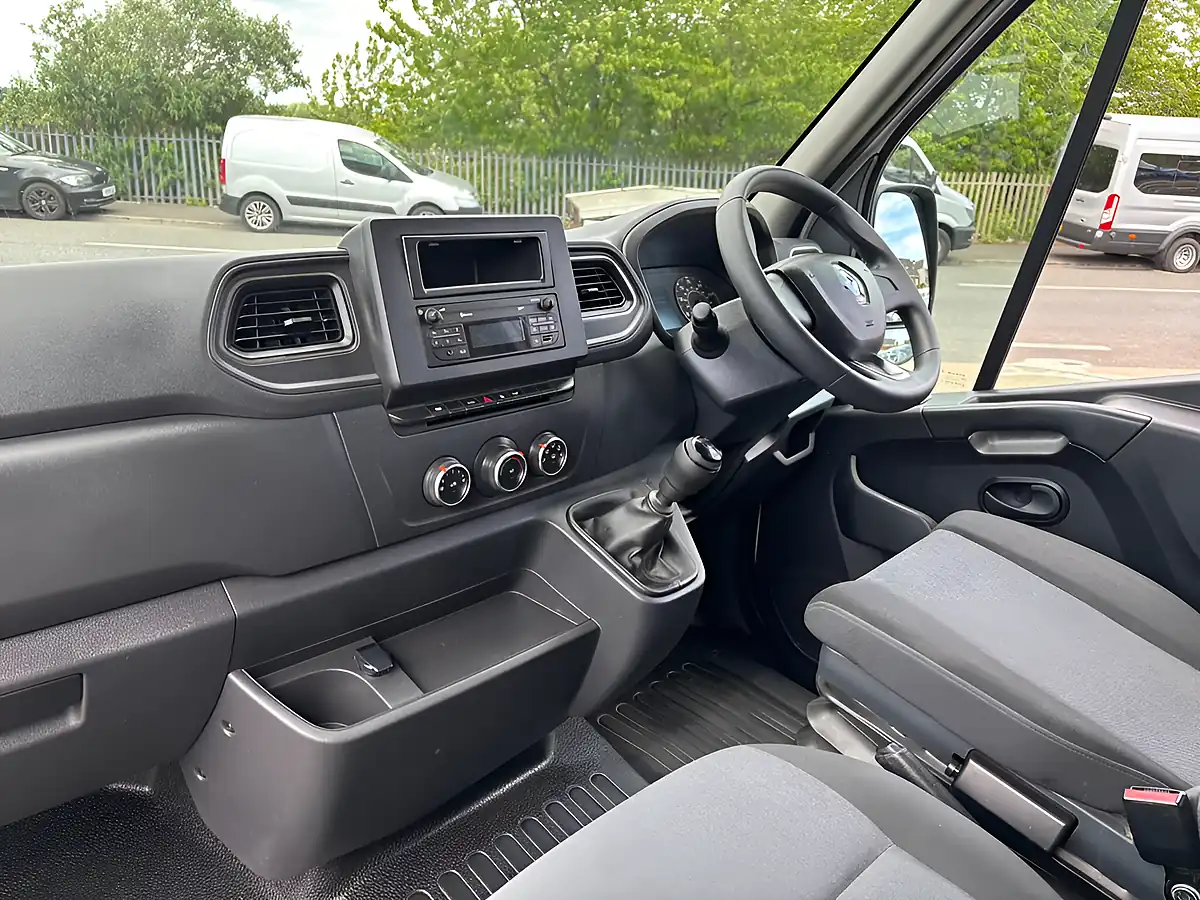 Used 2023 Renault Master Business+ White - Interior and Exterior details 19