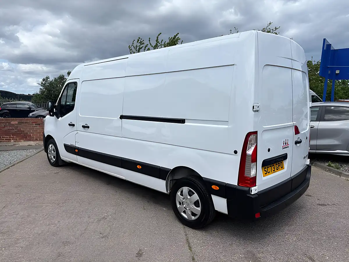 Used 2023 Renault Master Business+ White - Interior and Exterior details 6