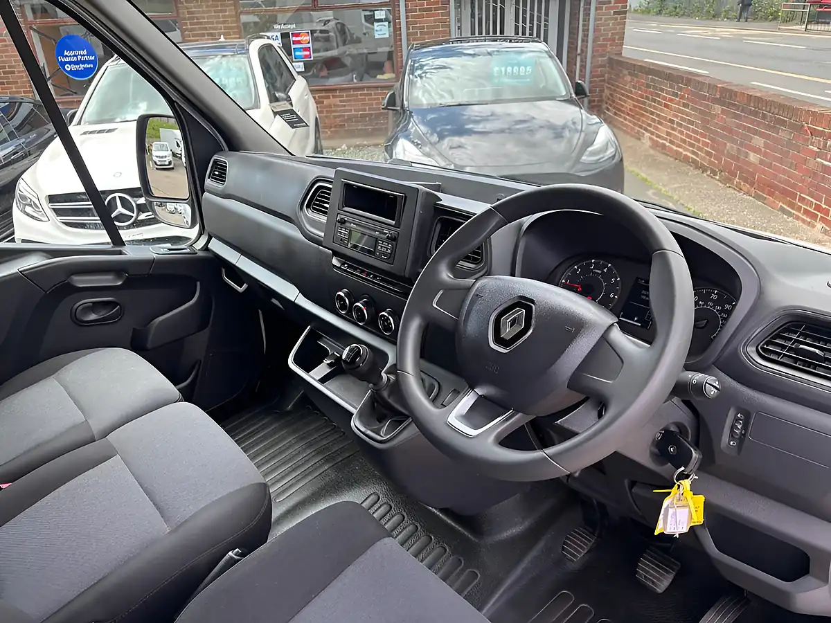 Used 2023 Renault Master Business+ White - Interior and Exterior details 8