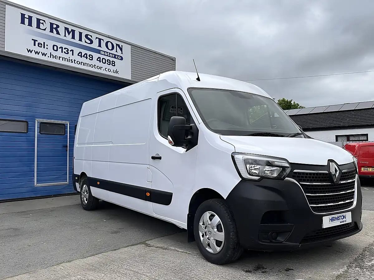 Used 2023 Renault Master Business+ White - Front View
