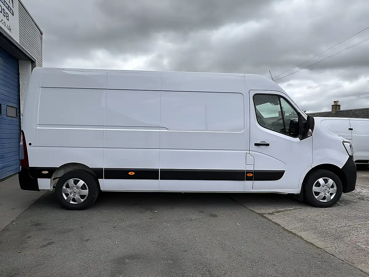 Used 2023 Renault Master Business+ White - Interior and Exterior details 10