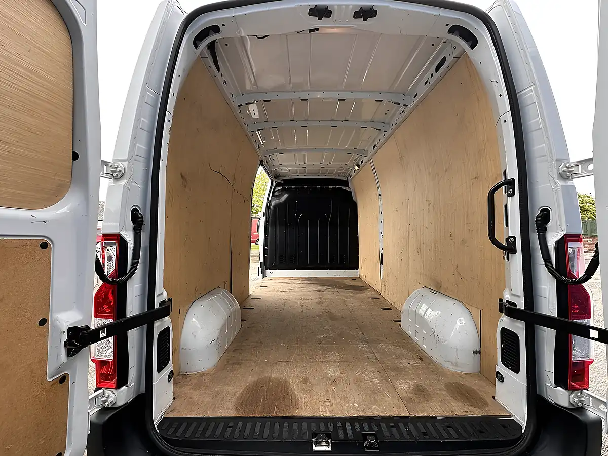 Used 2023 Renault Master Business+ White - Interior and Exterior details 11