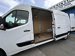 Used 2023 Renault Master Business+ White - Interior and Exterior details 12