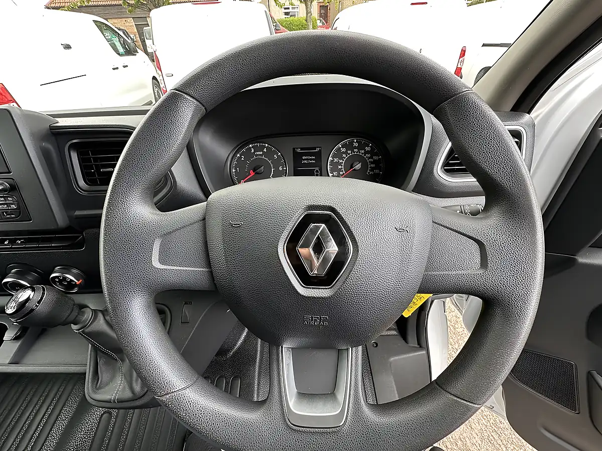 Used 2023 Renault Master Business+ White - Interior and Exterior details 17