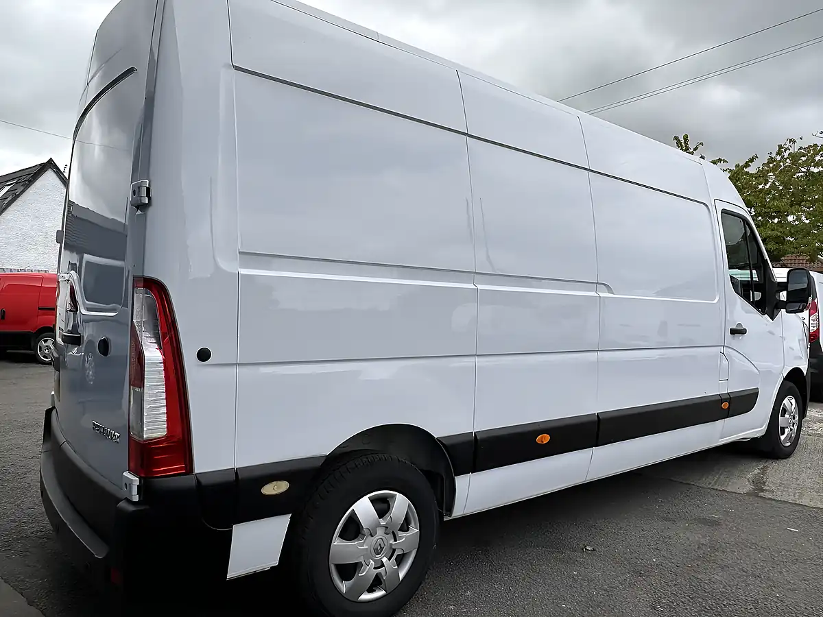 Used 2023 Renault Master Business+ White - Interior and Exterior details 8