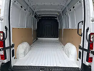 Used 2023 Renault Master Business+ White - Interior and Exterior details 18