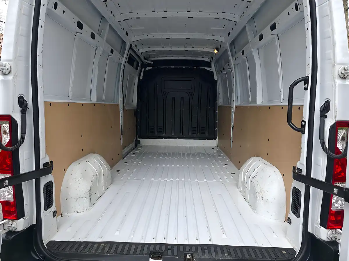 Used 2023 Renault Master Business+ White - Interior and Exterior details 18