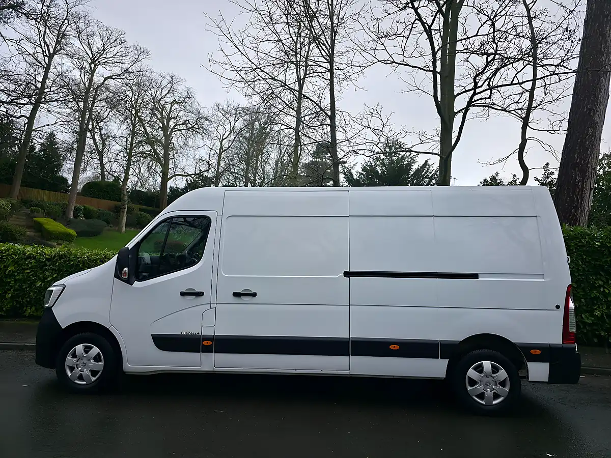 Used 2023 Renault Master Business+ White - Interior and Exterior details 4