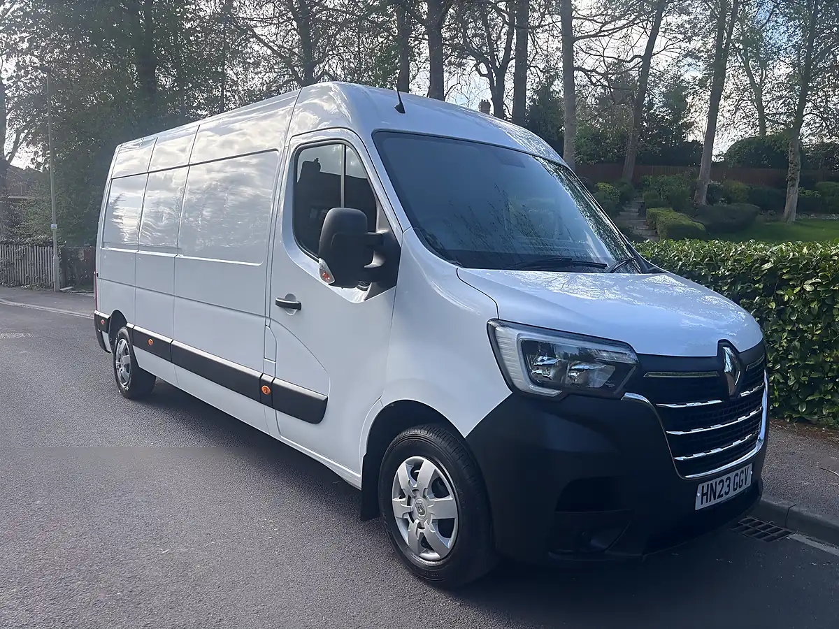 Used 2023 Renault Master Business+ White - Front View