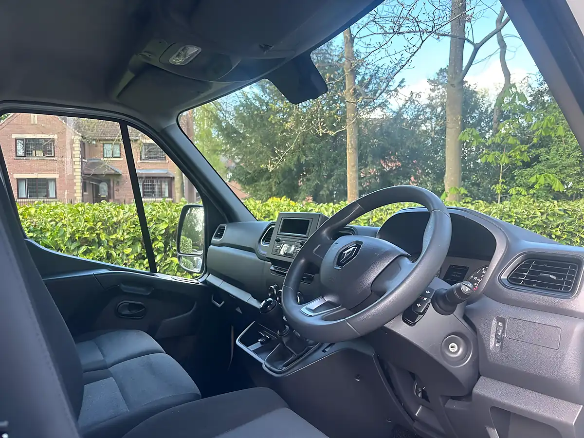 Used 2023 Renault Master Business+ White - Interior and Exterior details 12