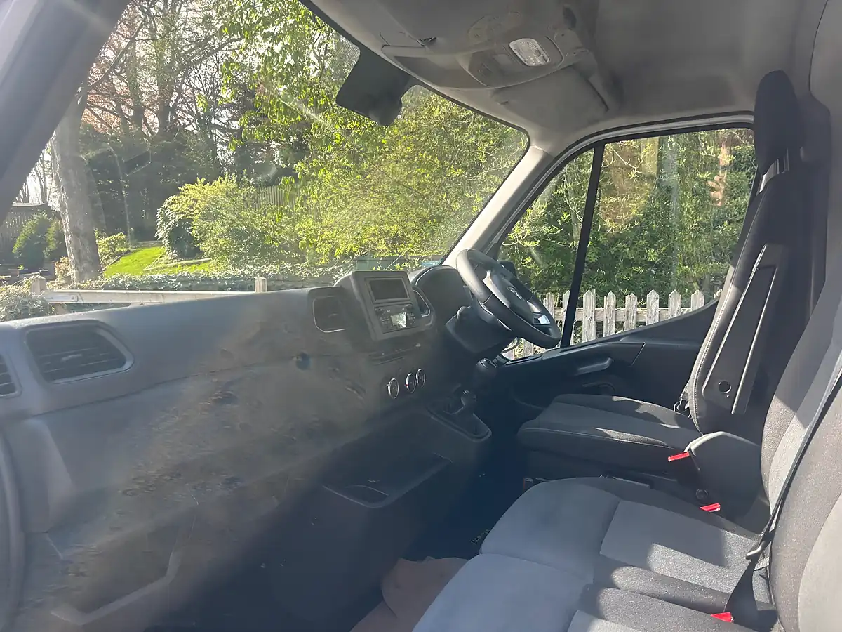 Used 2023 Renault Master Business+ White - Interior and Exterior details 13