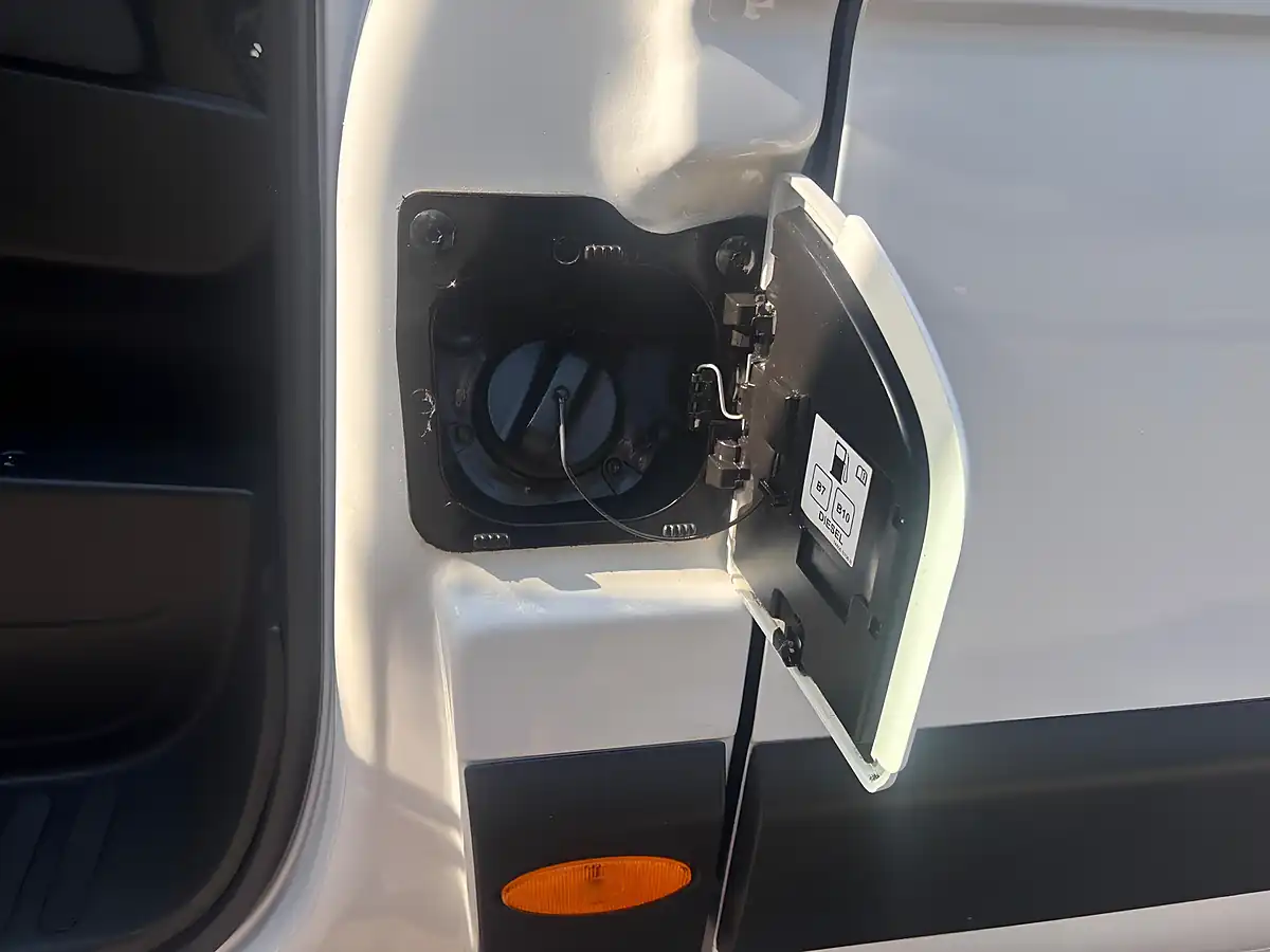 Used 2023 Renault Master Business+ White - Interior and Exterior details 14