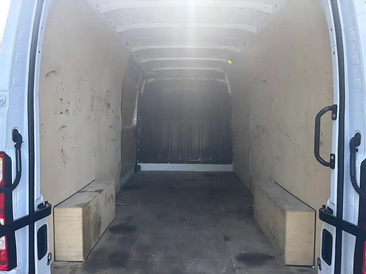 Used 2023 Renault Master Business+ White - Interior and Exterior details 16