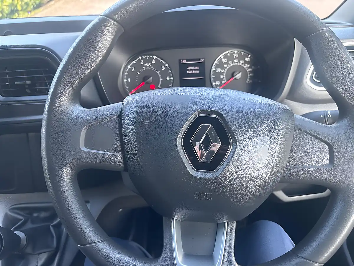 Used 2023 Renault Master Business+ White - Interior and Exterior details 17
